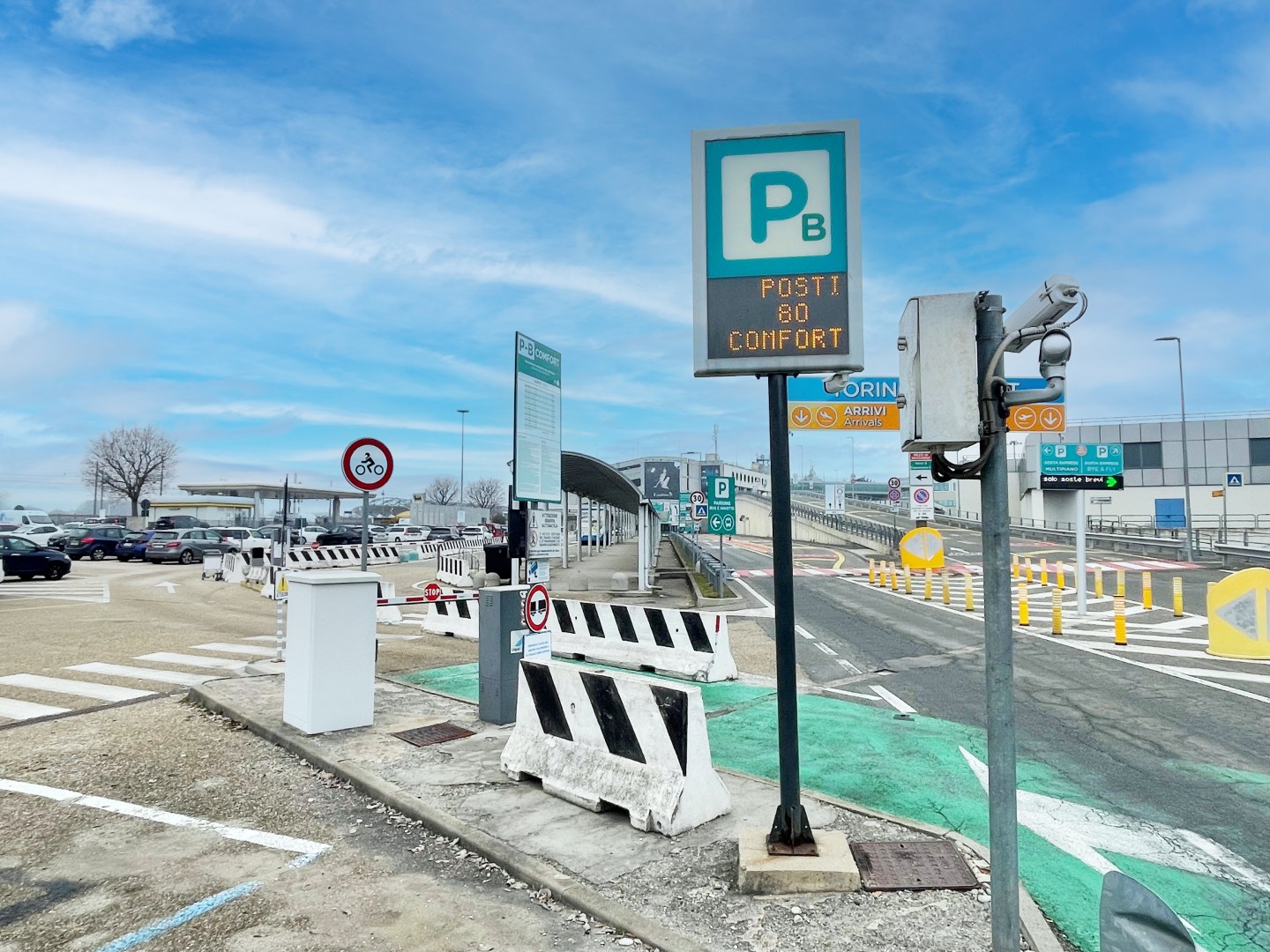 Parcheggio scoperto P-B Comfort a pochi passi dagli arrivi dell'Aeroporto di Torino