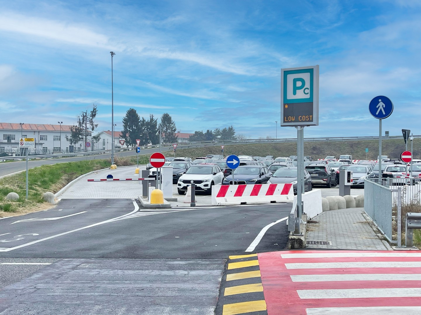 Ingresso automatizzato del Parcheggio P-C Low Cost all'Aeroporto di Torino